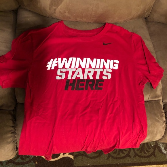 Nike T-shirts - Picture 1 of 3